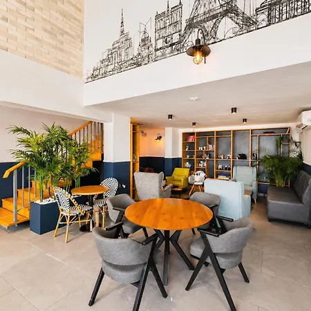 Caesar Blue Collection & Flora Appartement